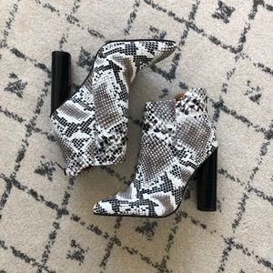 AMAZING Snake Print Booties! 🐍